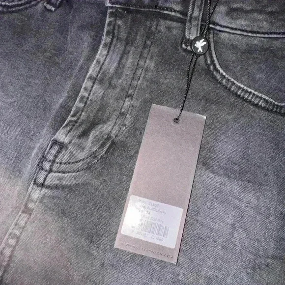 One Teaspoon 2020 Black Swan Denim Mini Skirt NWT Size: 24 - Picture 4 of 10